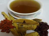 花期參靈芝燉雞湯