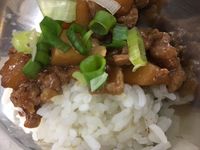 馬鈴薯肉燥飯［拌麵飯］牛頭牌雞汁口味高湯
