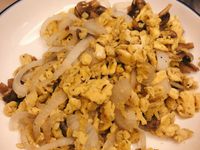 黑胡椒洋蔥蘑菇炒蛋