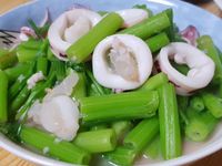 芹菜炒透抽