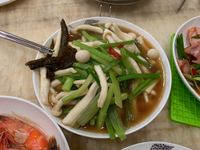 百靈菇炒芹菜