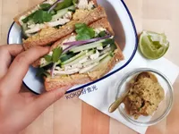 芝麻雞胸肉佐鷹嘴豆泥三明治