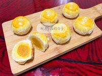 綠豆蛋黃酥