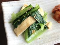 日式家常菜/簡易方便的涼拌菠菜炸豆皮