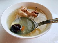 紅棗枸杞蒜頭雞湯［電鍋料理］