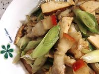 蒜苗快炒豆乾臘肉