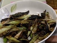 蒜苗炒香菇