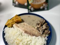 嫩煎魚排佐奶油蕈菇醬