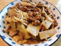 。脆筍炒肉絲。