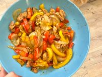 黑胡椒雞腿炒彩椒