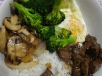 黑胡椒骰子牛排飯