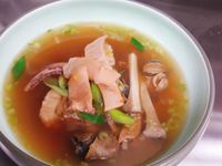 魷魚螺肉蒜鍋