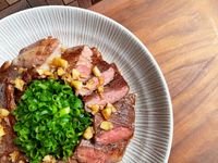 牛排蓋飯