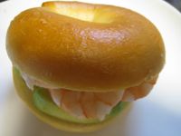 酪梨鮮蝦貝果 『Take a bread！創意三明治、麵包早餐』