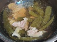 剝皮辣椒雞湯