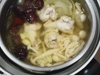 紅棗蒜頭菇菇雞湯