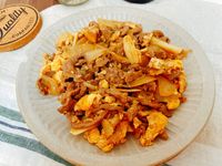 洋蔥肉絲炒蛋