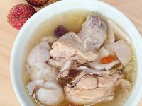 玉荷包椰子雞湯 ｜水果入菜風味雞湯料理