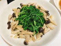 莧菜佐虎紋黑美人菇