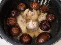 蒜頭香菇雞湯