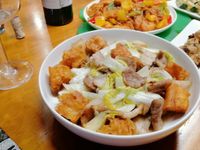 鹹豬肉炒娃娃菜佐油條