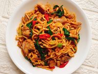 三杯雞炒意麵