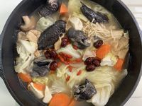 當歸黃耆烏骨雞湯_甜河谷安心藥膳燉包