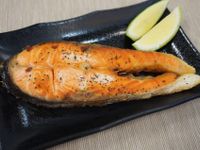 煎鮭魚