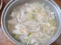 35🍱鮭魚金針菇豆腐湯