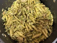 青醬蘑菇雞肉義大利麵
