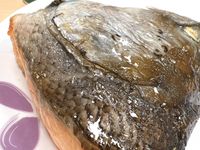 動動手指做出居酒屋的下酒菜～鹽烤鮭魚頭
