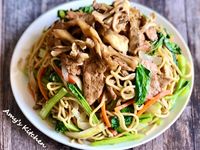 舞菇肉絲炒麵