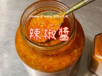 辣椒醬「蒜香味十足，拌麵拌飯都很香」