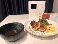 「田原香靈芝滴雞精」搭配照燒雞肉豆腐堡