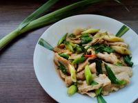 蒜苗炒松阪豬