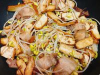 五花肉炒豆乾片黃豆芽