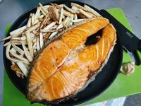 下飯神器：香煎鮭魚佐茭白筍