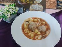 酸辣灌湯小籠包飯