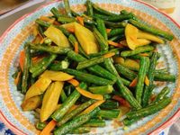 菜豆炒麵腸
