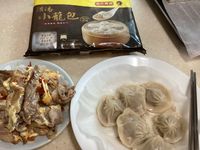小籠包配肉片