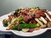 鴻禧菇蒜苗炒鴨賞