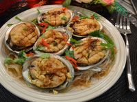 蒜蓉醬汁粉絲蒸鮑魚