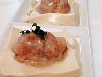 蝦膠蒸釀豆腐