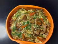 「帶便當」日式豬肉丼與薏米飯