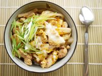 泡菜蘑菇雞肉丼