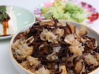 《黃背耳冬菇炒銀耳》
