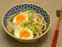 基礎日式烏龍湯麵佐半熟蛋