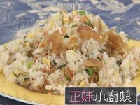 隔夜炸雞新去向 櫻花蝦炸雞皮蛋炒飯