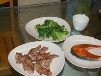 烤霜降豬肉+煎鮭魚+炒A菜