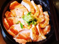 鮭魚生魚片丼飯（超簡單＋五分鐘料理）